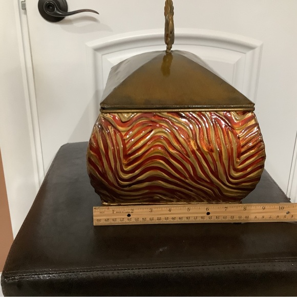 Decorative fleur de lis box. Dark gold & dark coral tiger stripe design. - Picture 4 of 7